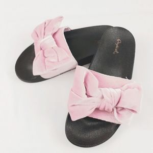 Qupid Women's Pink Velour Bow Tie Slippers Sz 7